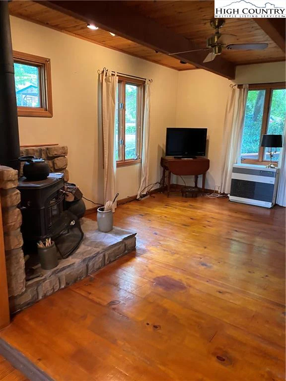 Image number 17 for the current listing