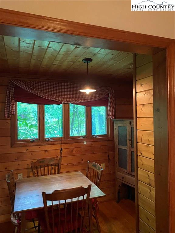 Image number 15 for the current listing