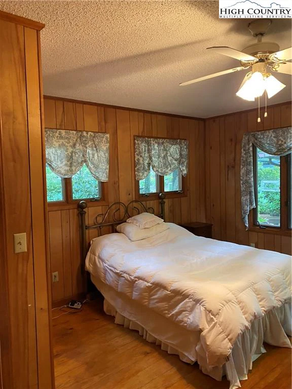 Image number 12 for the current listing