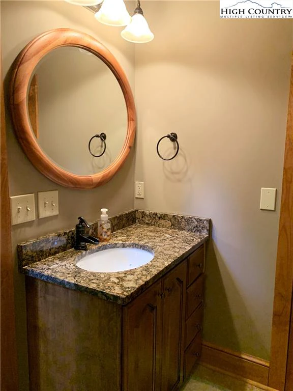 Image number 3 for the current listing