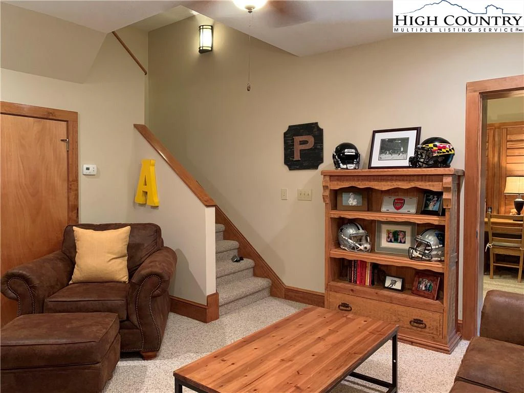 Image number 5 for the current listing