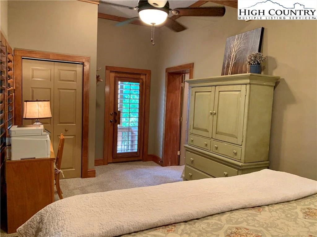 Image number 10 for the current listing