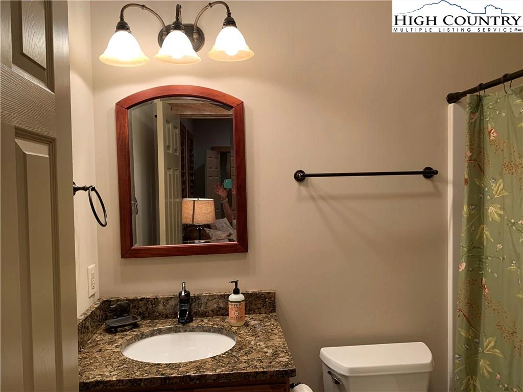 Image number 2 for the current listing