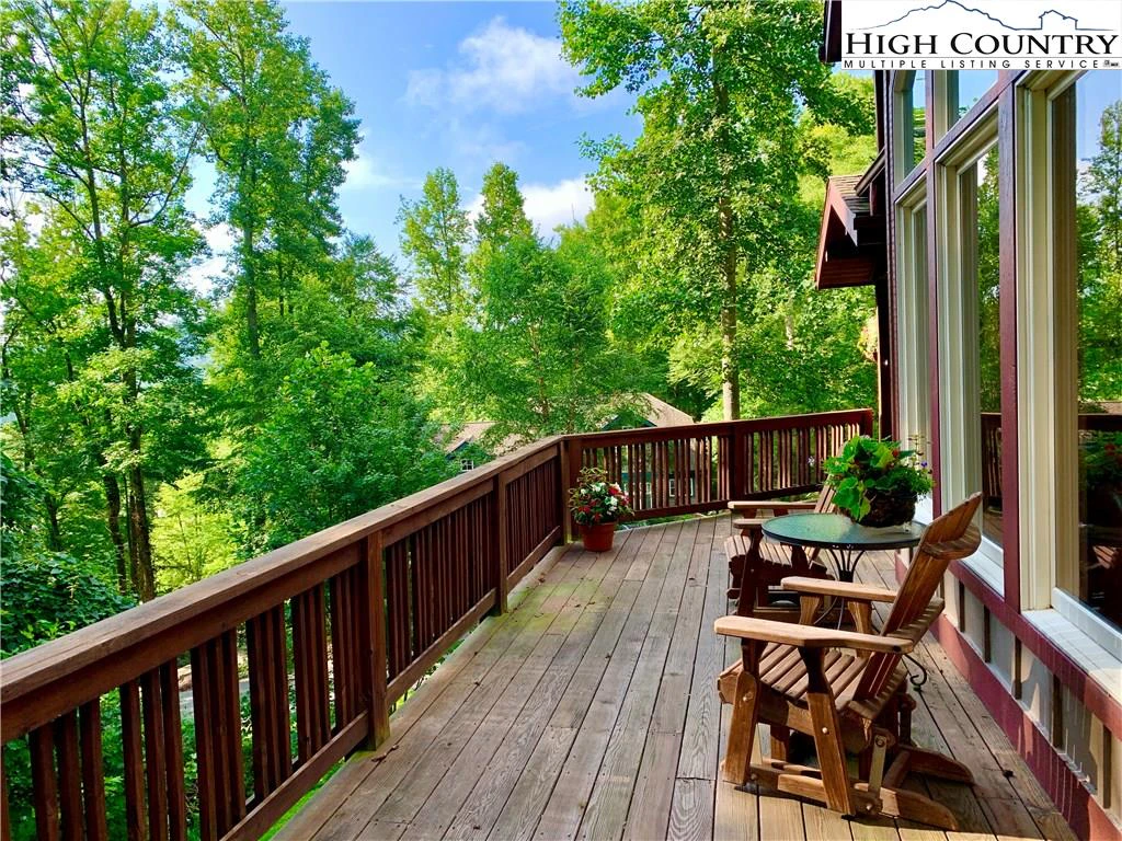 Image number 16 for the current listing