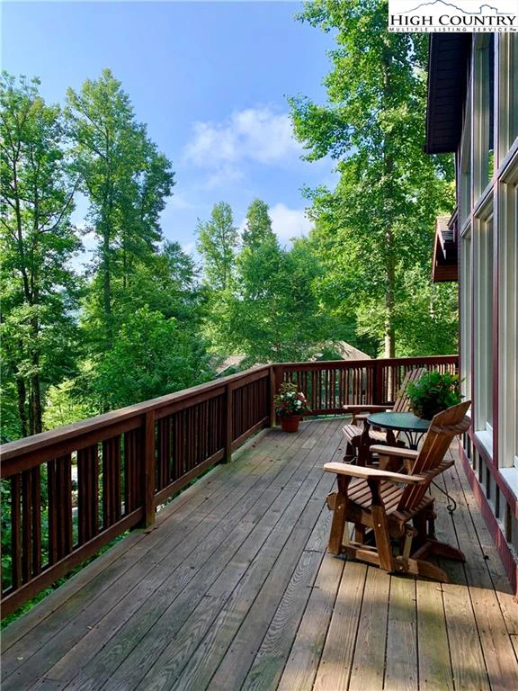 Image number 17 for the current listing