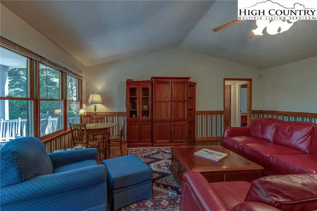 Image number 21 for the current listing