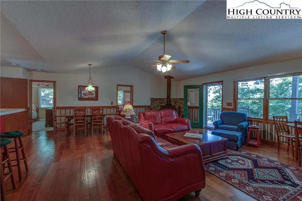 Image number 20 for the current listing