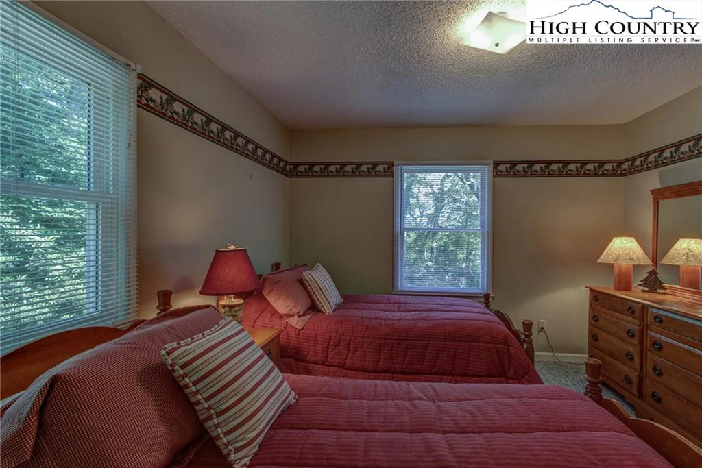 Image number 2 for the current listing