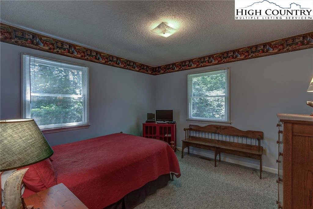 Image number 12 for the current listing
