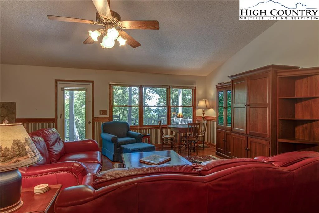 Image number 22 for the current listing