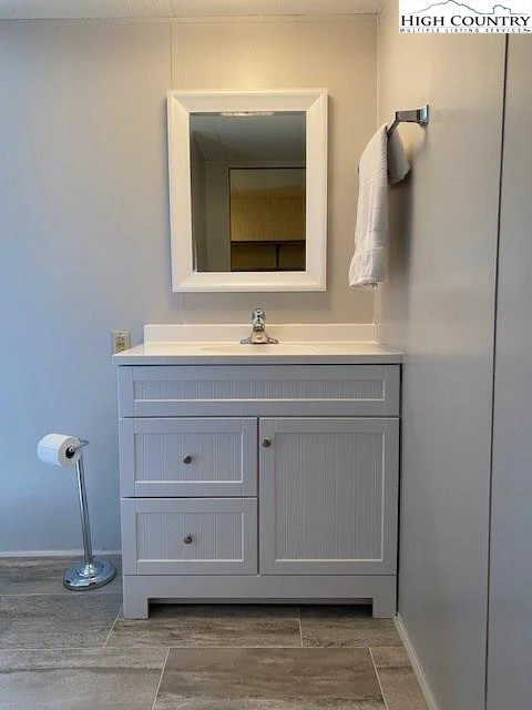 Image number 13 for the current listing
