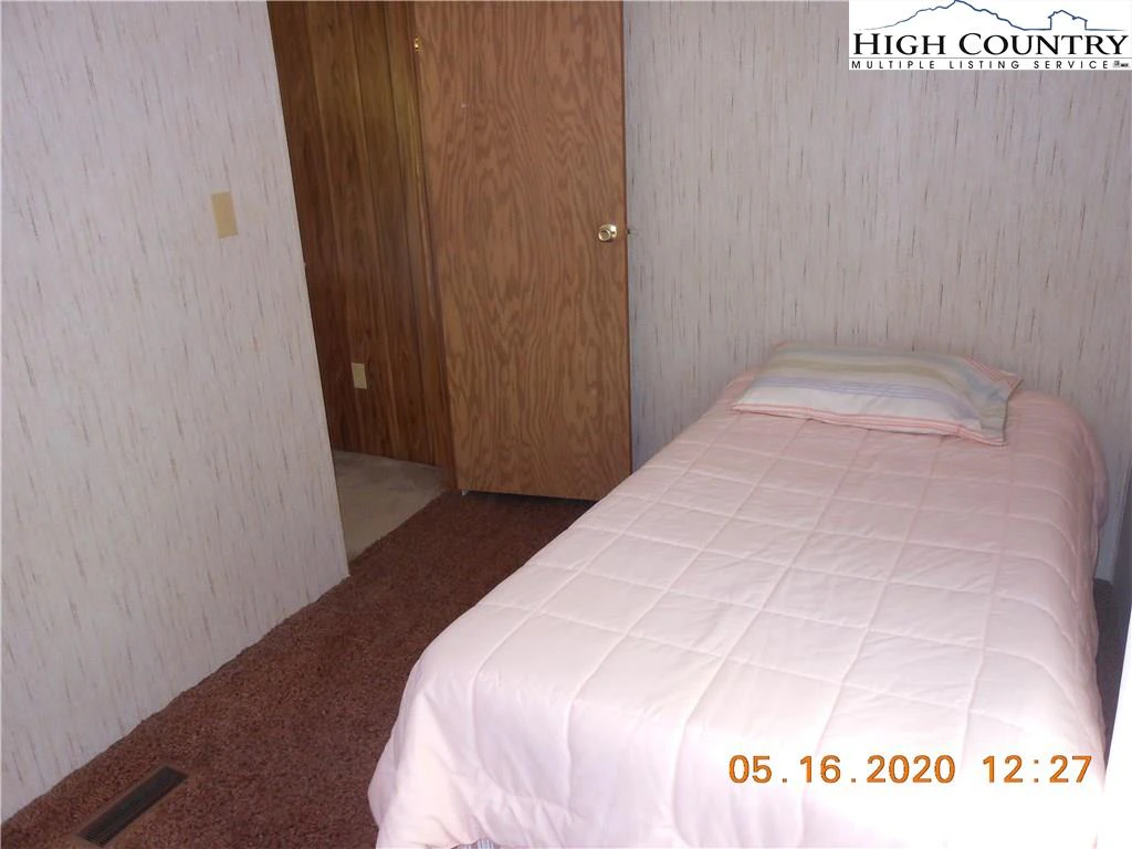 Image number 12 for the current listing