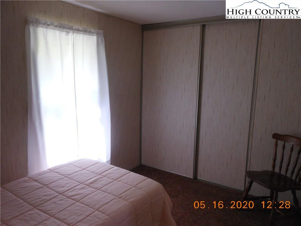Image number 11 for the current listing