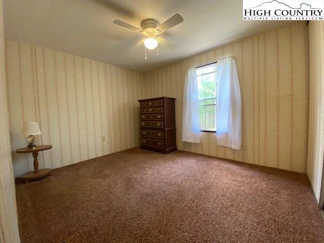 Image number 15 for the current listing