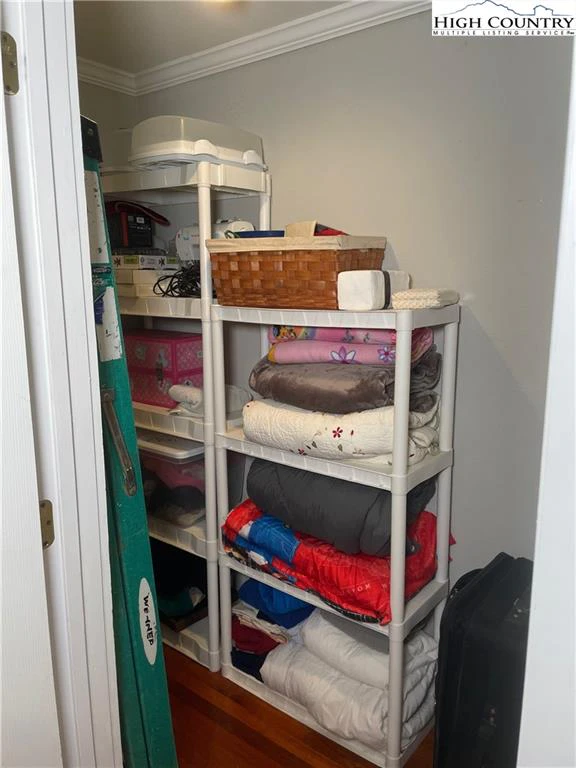 Image number 6 for the current listing