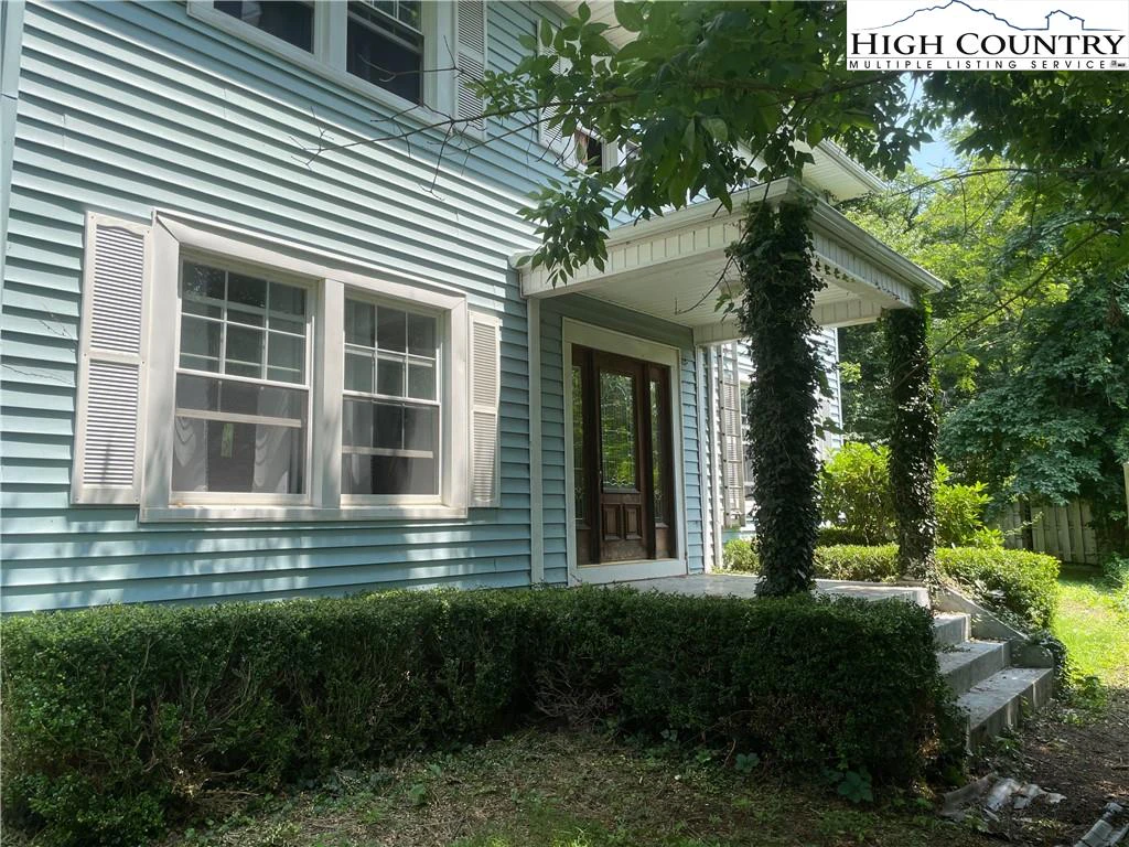 Image number 29 for the current listing