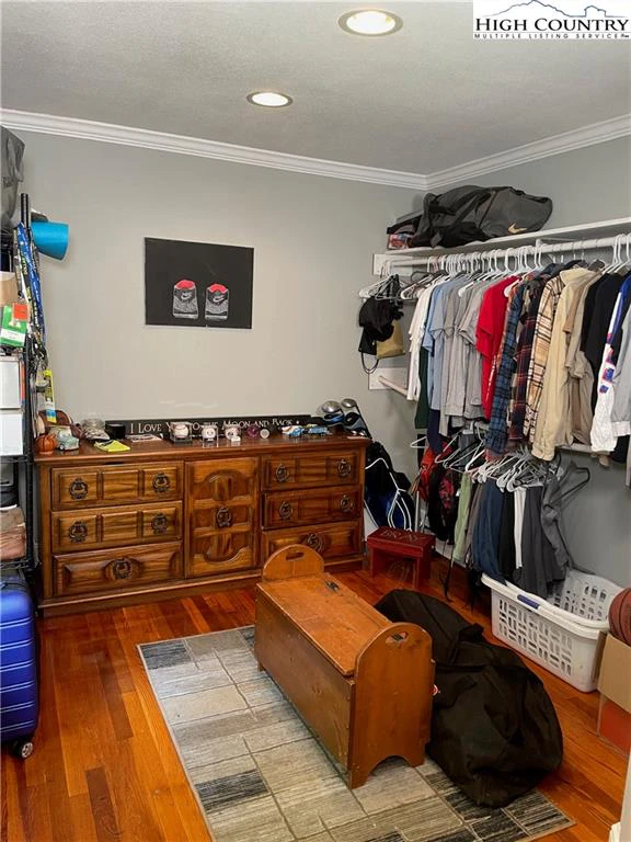 Image number 8 for the current listing