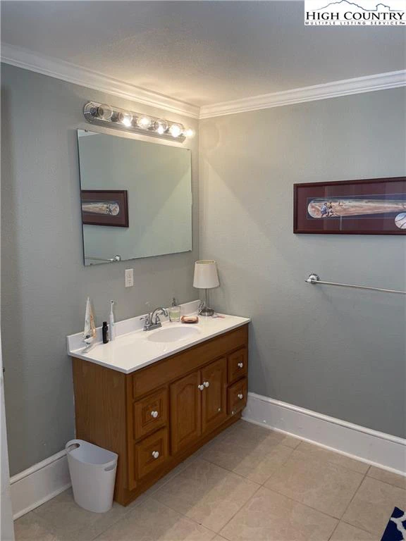 Image number 9 for the current listing