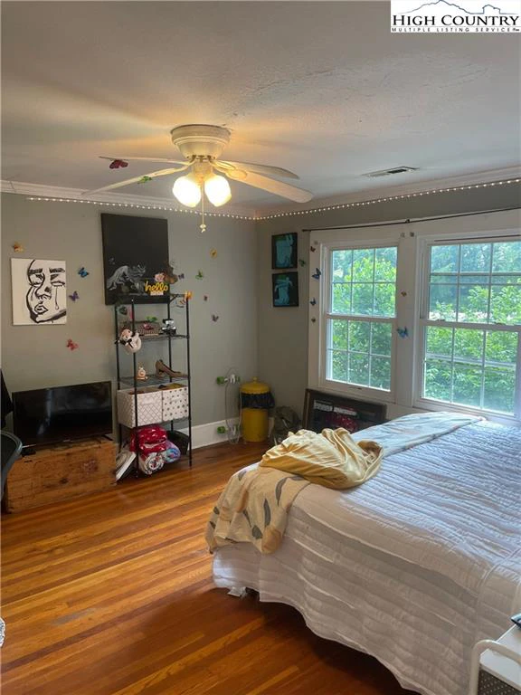 Image number 10 for the current listing