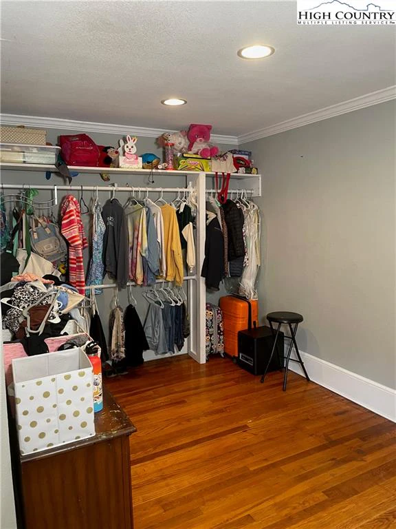 Image number 12 for the current listing