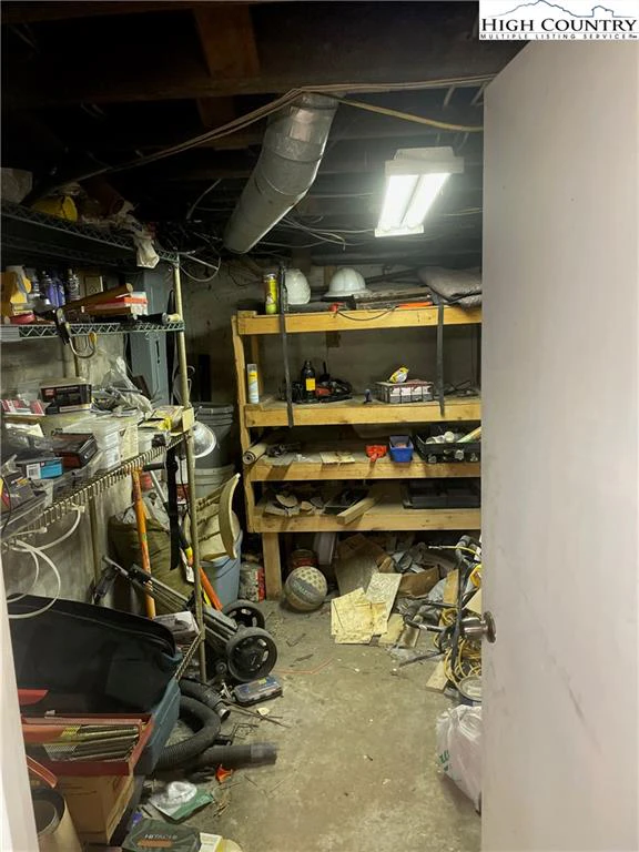 Image number 15 for the current listing