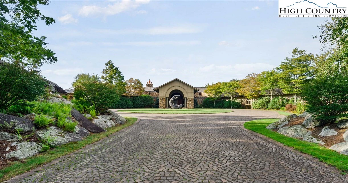 Image number 11 for the current listing
