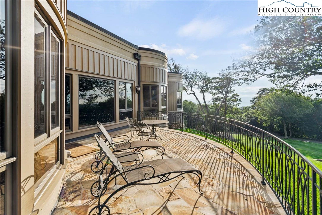 Image number 15 for the current listing