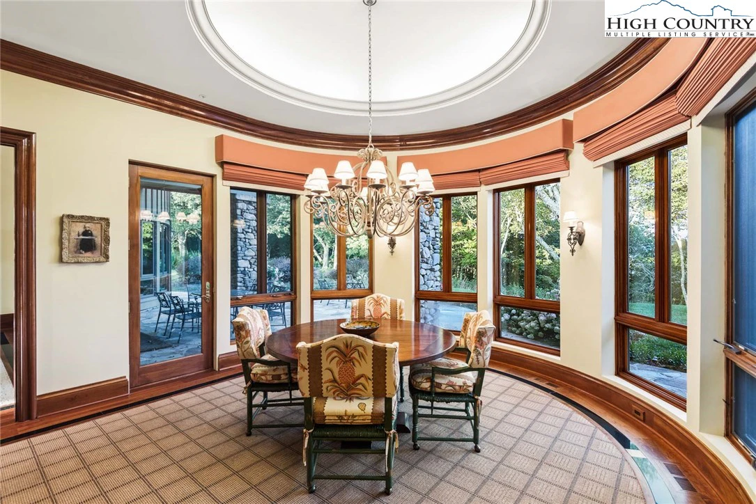 Image number 5 for the current listing