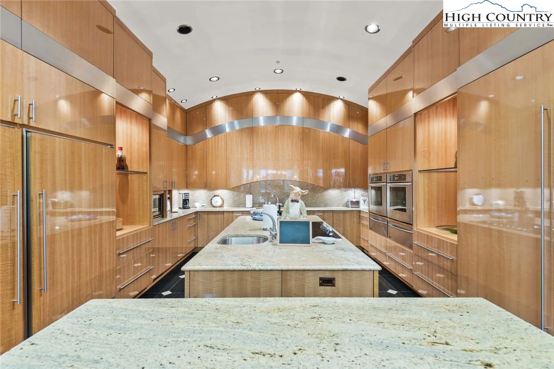 Image number 1 for the current listing