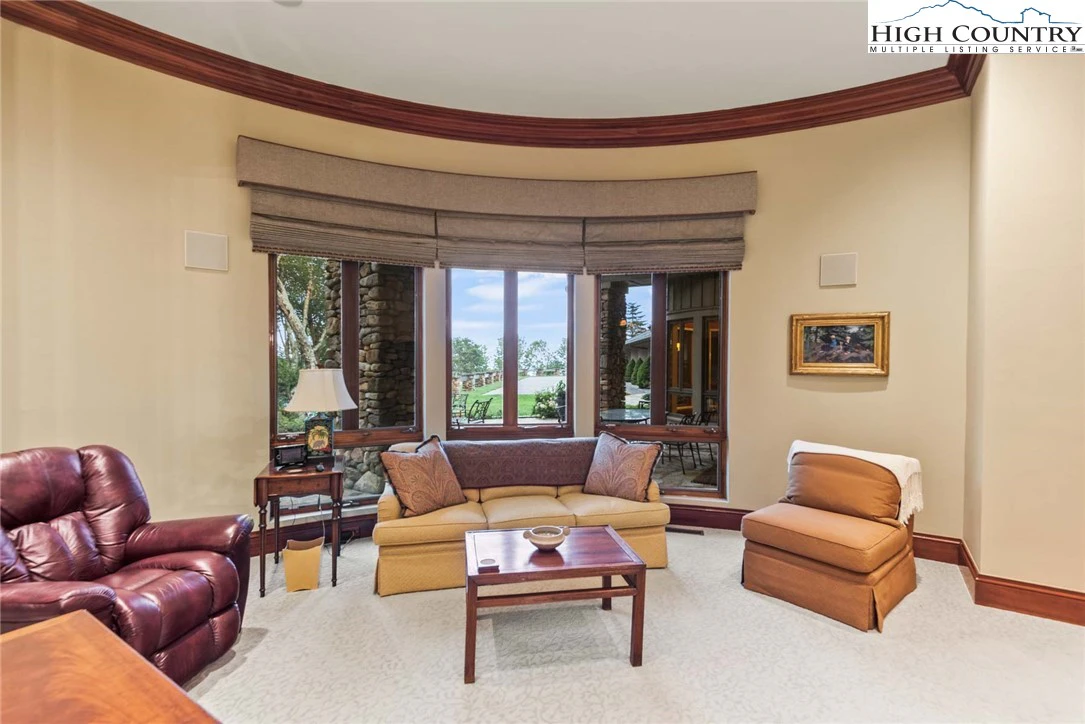Image number 13 for the current listing