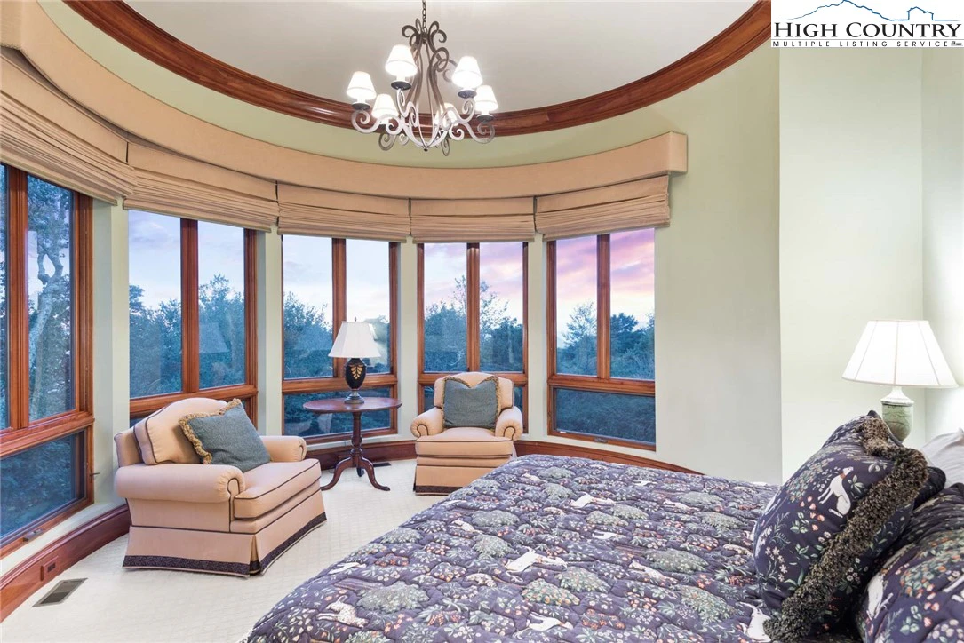 Image number 3 for the current listing