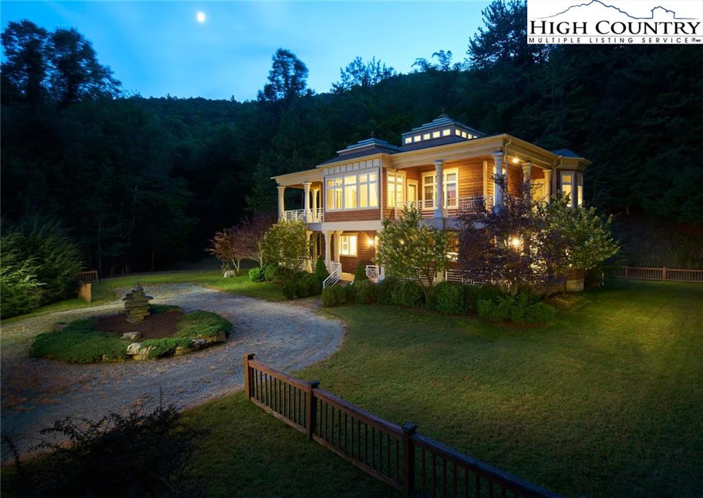 Image number 1 for the current listing