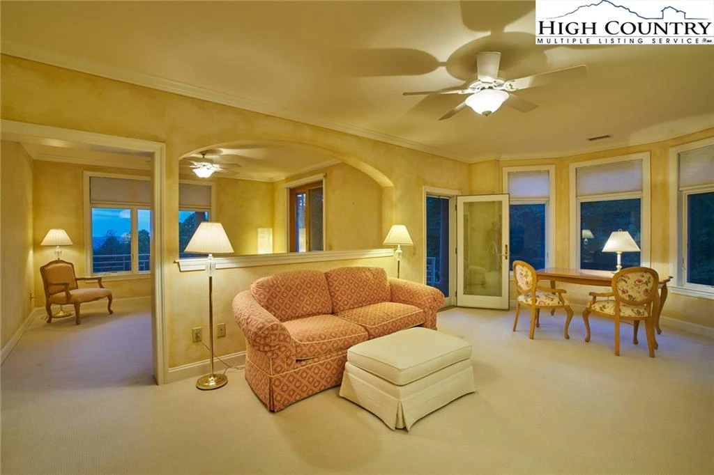 Image number 14 for the current listing