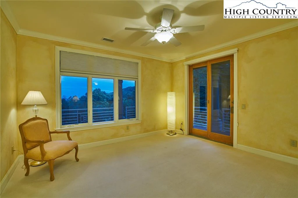 Image number 3 for the current listing