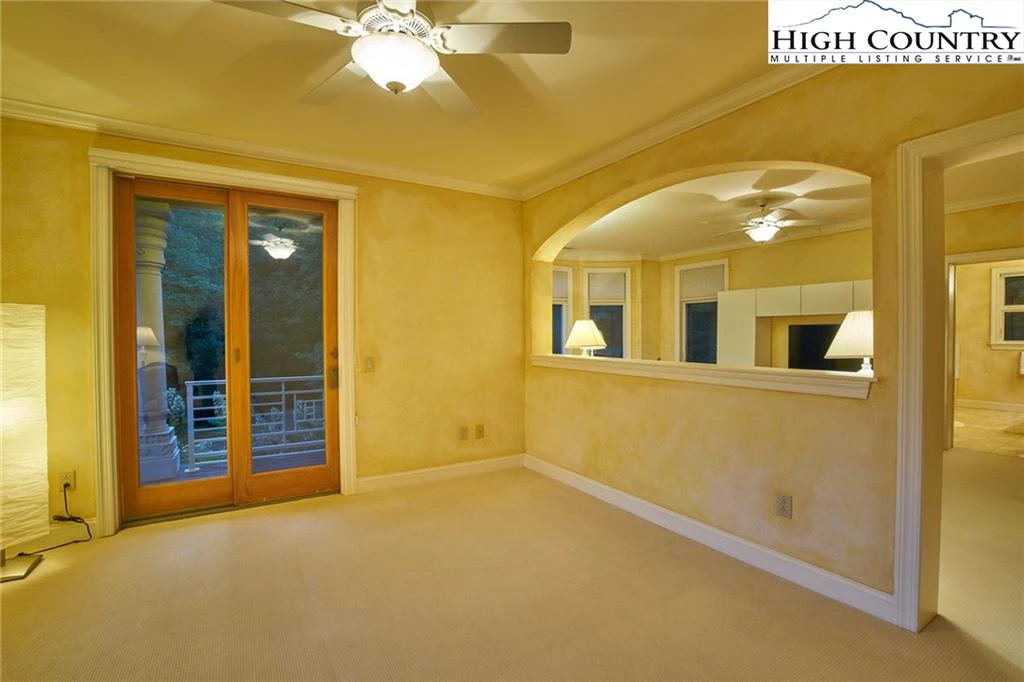 Image number 4 for the current listing