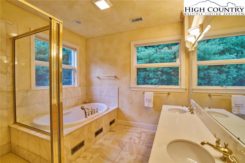 Image number 6 for the current listing