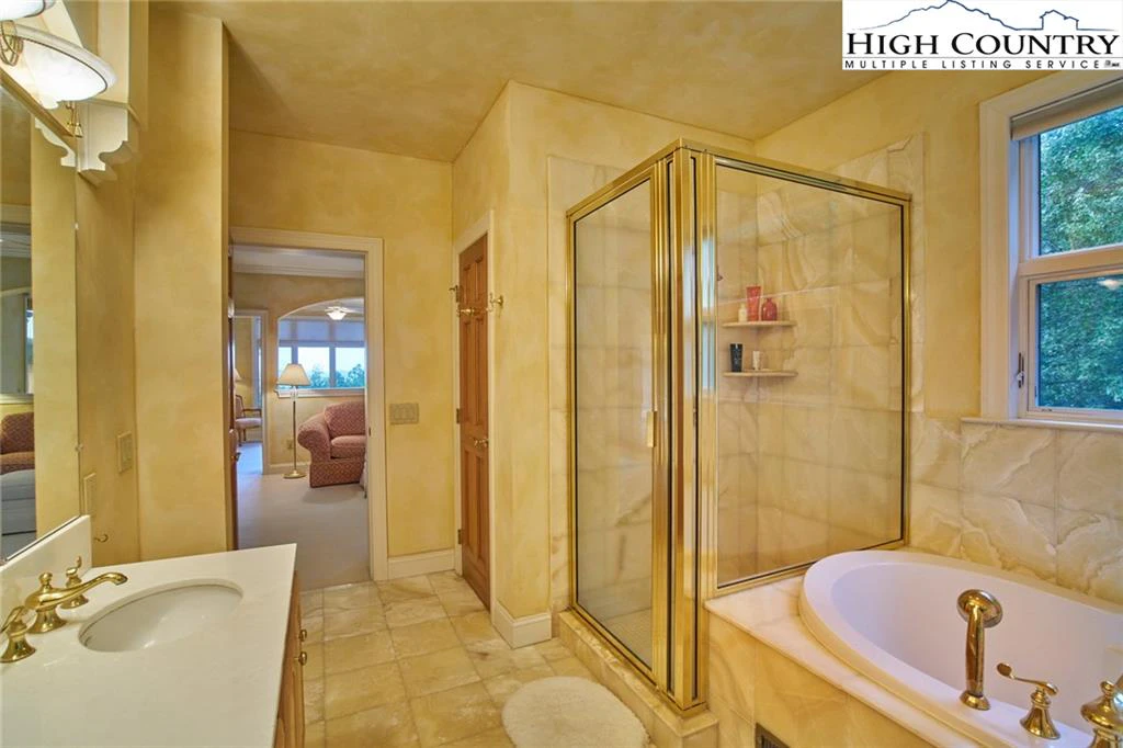 Image number 7 for the current listing