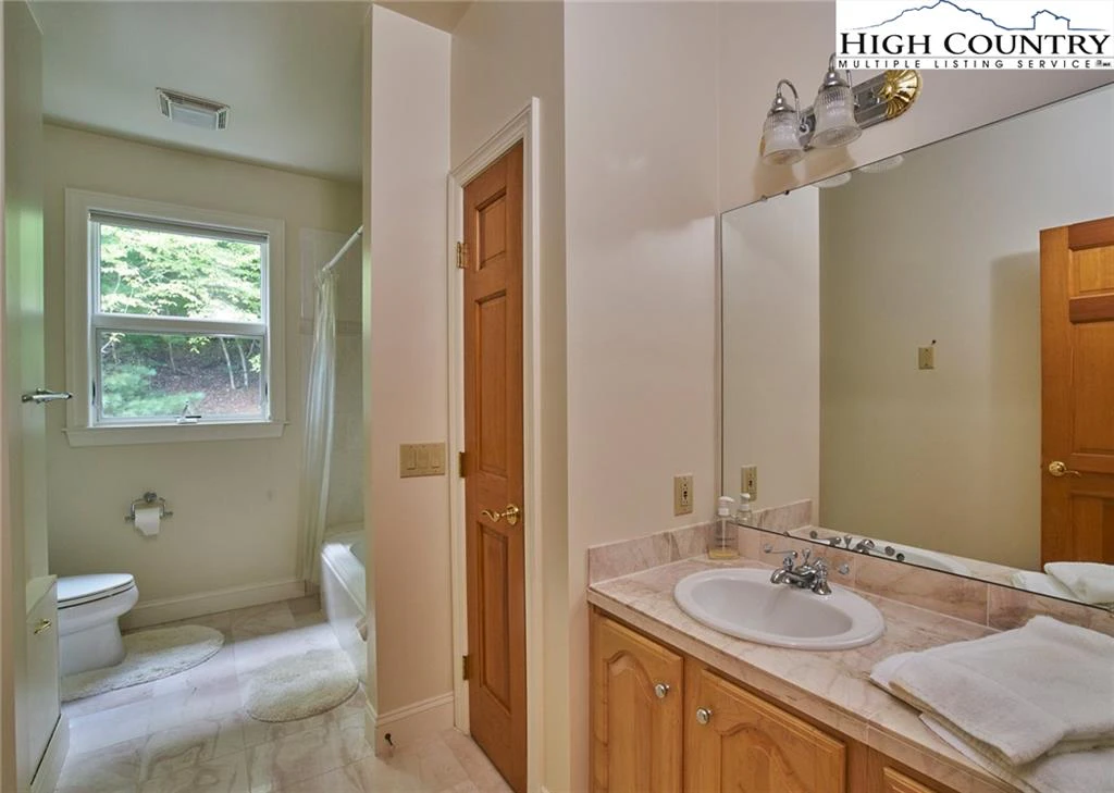 Image number 2 for the current listing