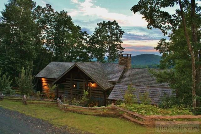 Image number 13 for the current listing