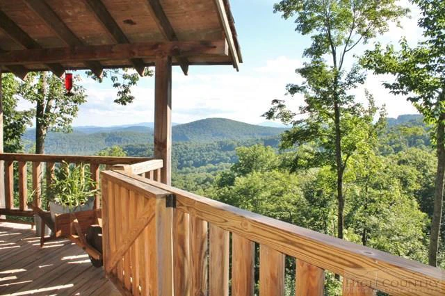 Image number 18 for the current listing