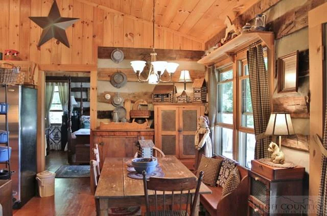 Image number 21 for the current listing