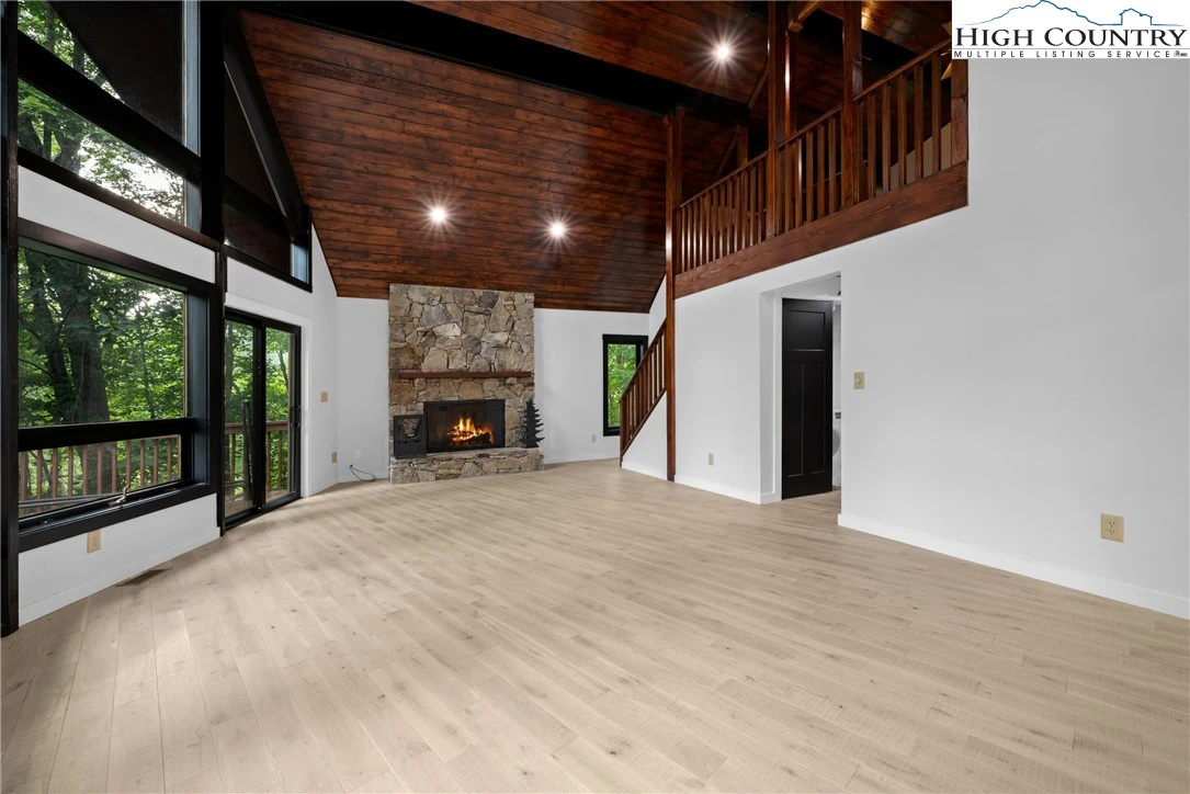 Image number 8 for the current listing