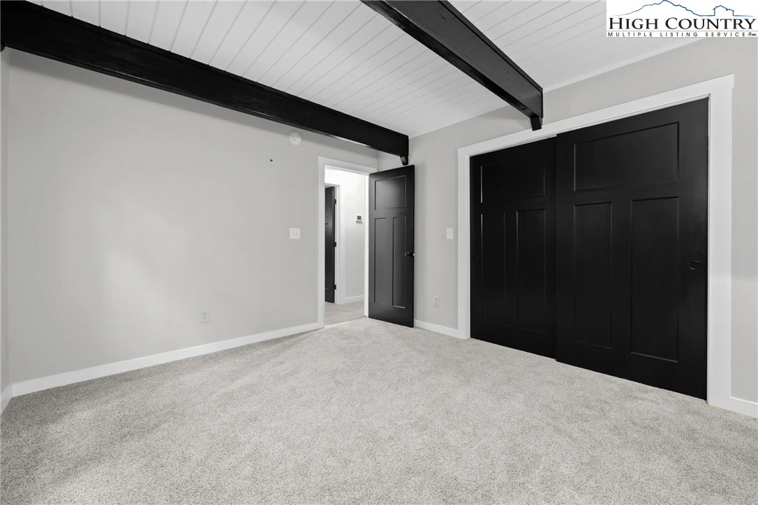 Image number 13 for the current listing