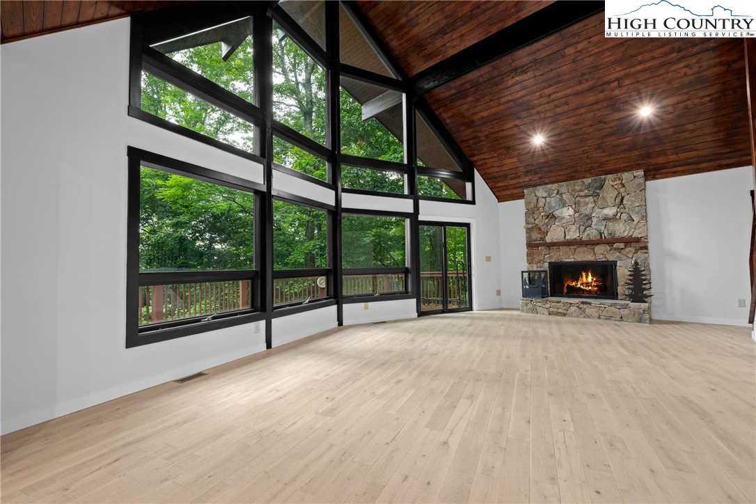 Image number 4 for the current listing