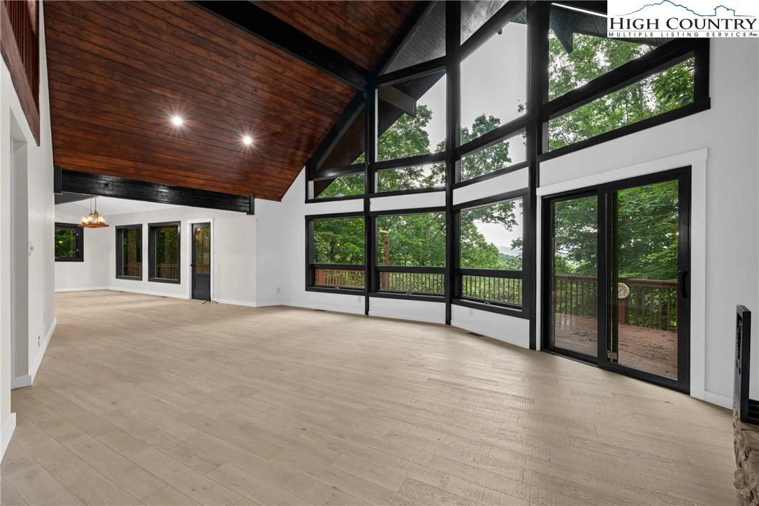 Image number 11 for the current listing