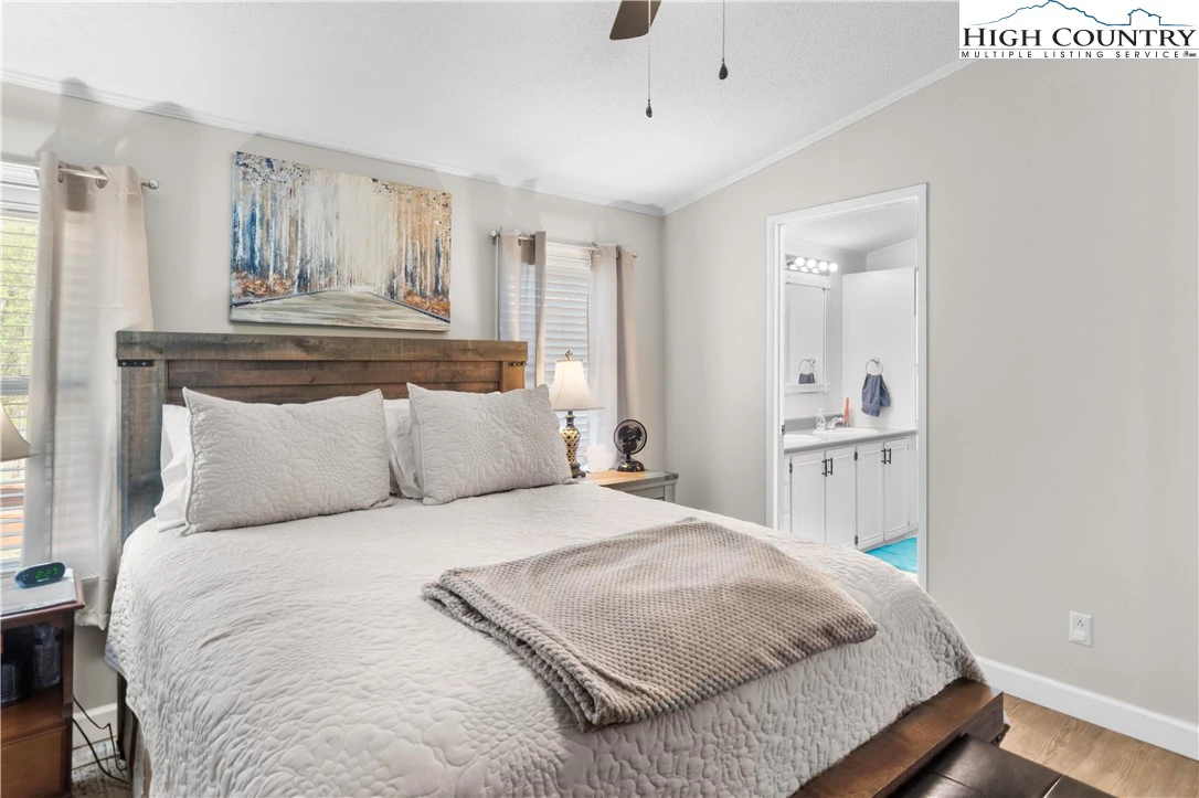 Image number 3 for the current listing
