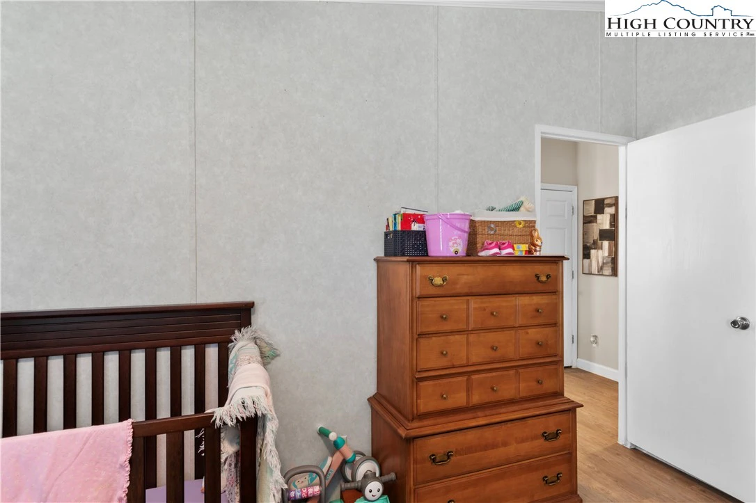 Image number 8 for the current listing