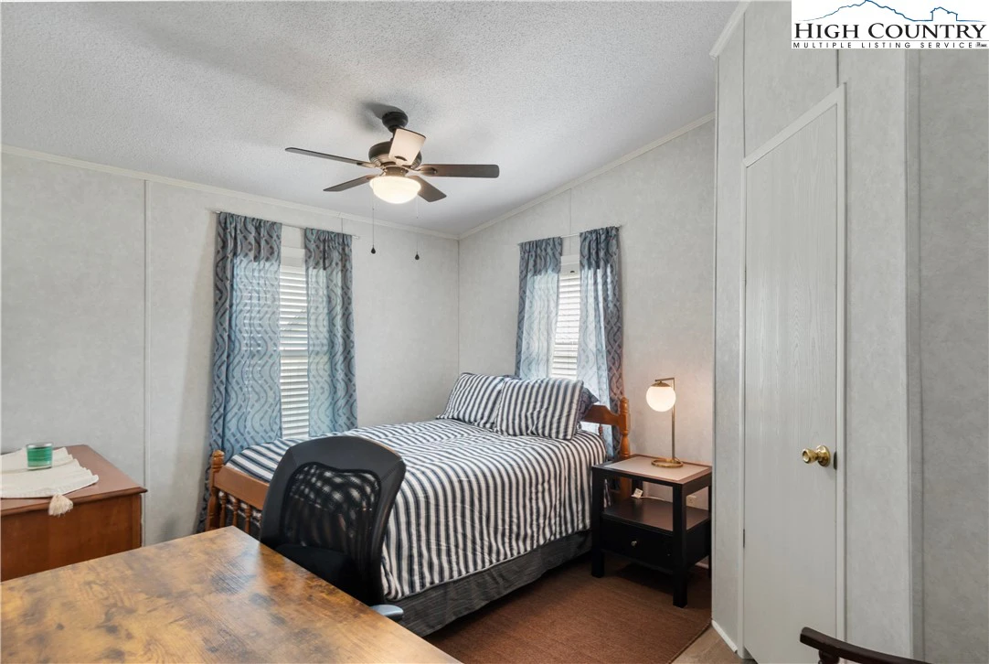 Image number 9 for the current listing