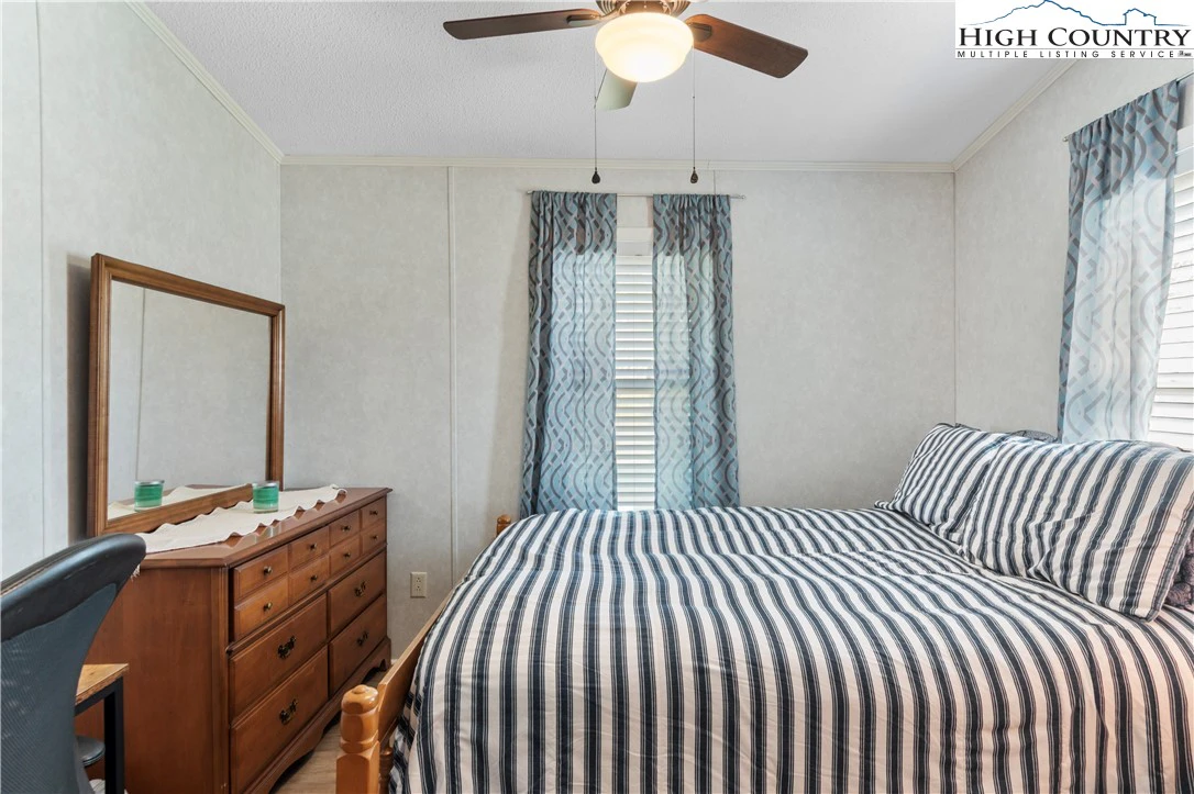 Image number 10 for the current listing