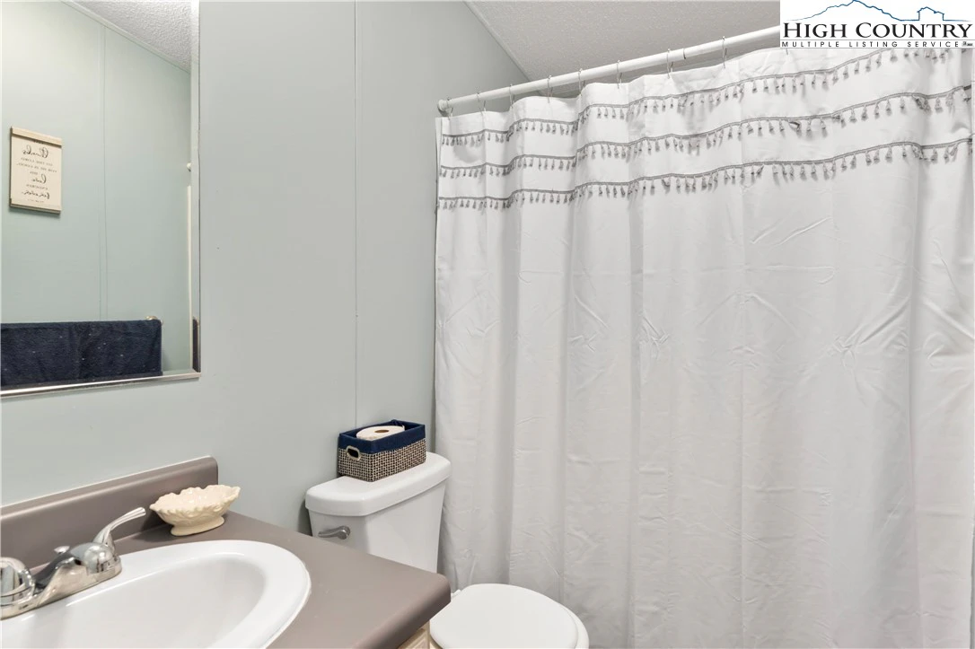 Image number 2 for the current listing